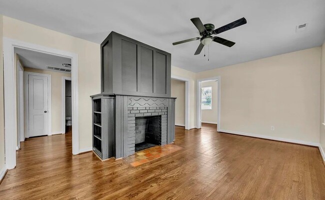 Foto del edificio - 741 Center Pl SW