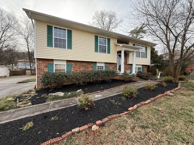 Building Photo - 220 Brampton Rd