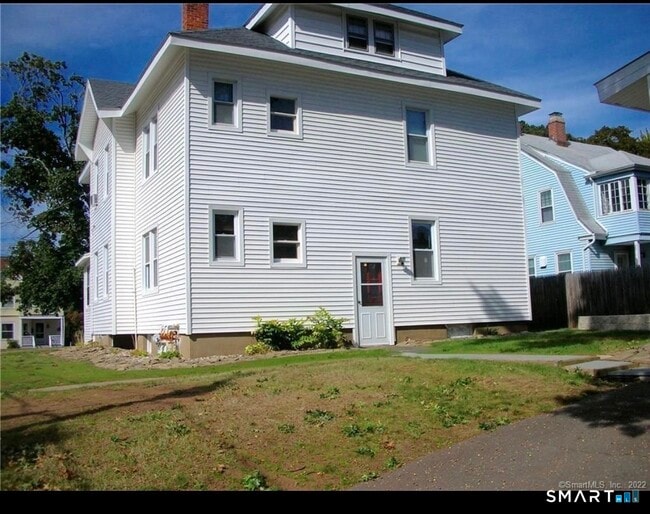 Building Photo - 120 S Quaker Ln