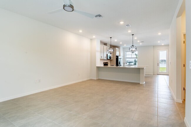 Foto del edificio - Brand New 3-Bed 2.5-Bath Town Home - Simpl...