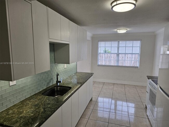 Foto del edificio - 651 SW 66th Ave
