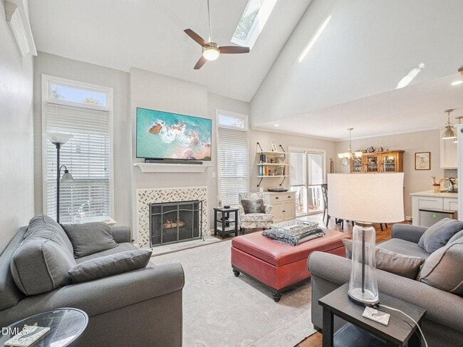 Building Photo - 204 Leeward Ct