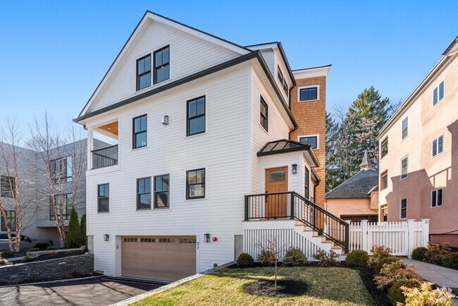 Building Photo - 71 Greenough St