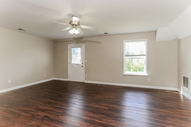 Building Photo - 4809 Camelot Dr
