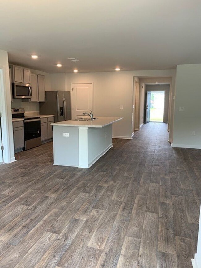 Building Photo - 631 Avington Ln NE