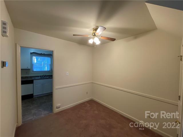 Foto del edificio - 1613 N Sharon Amity Rd