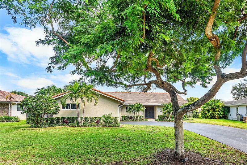 Foto principal - 8833 NW 1st St