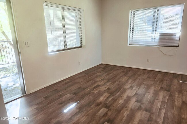 Foto del edificio - 114 S Virginia St