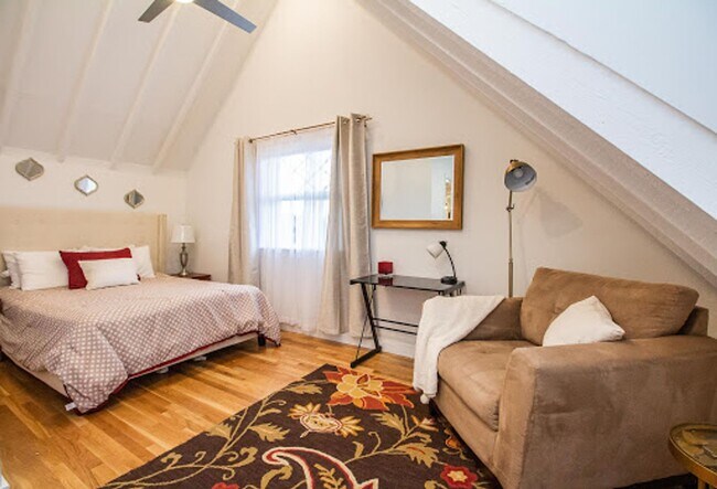 Building Photo - Amazing renovation - three bedroom luxury ...