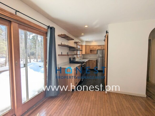 Building Photo - 5 Manchester Ln