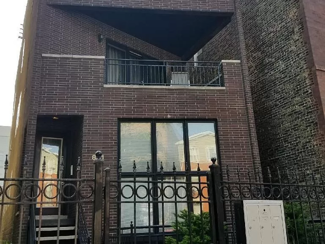 Building Photo - 831 N Marshfield Ave