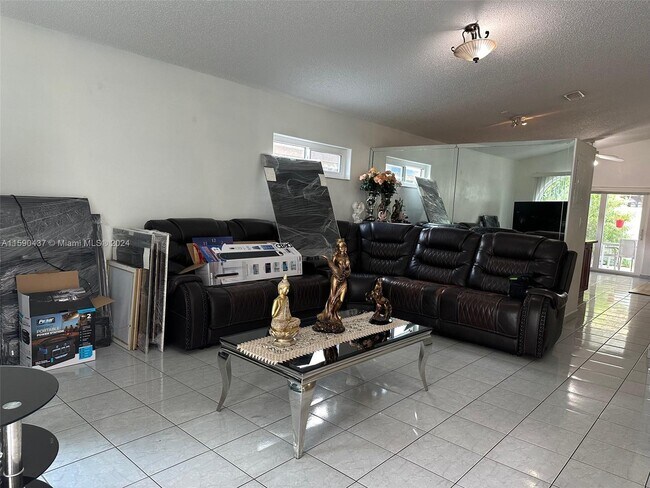 Foto del edificio - 3116 W 73rd Pl