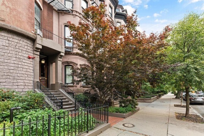 Building Photo - 232 Beacon St