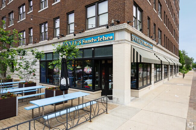 Building Photo - 350 N Skinker Blvd