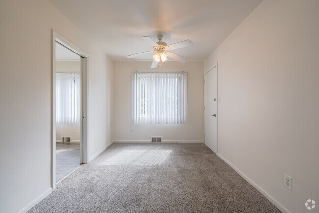 2BR,1BA, área de comedor - Stratford Villa - Oak Park, MI