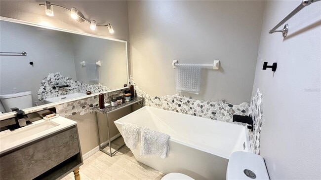 Foto del edificio - 790 Pine Shores Cir