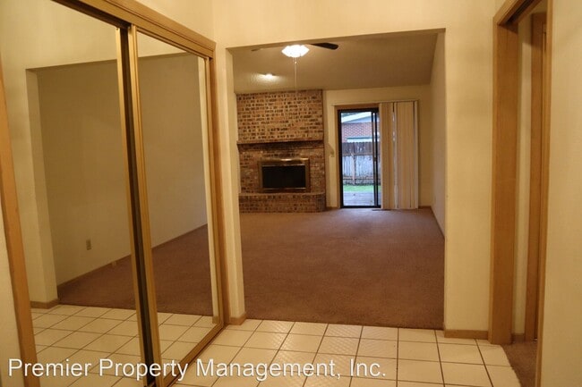 Building Photo - 3 br, 2 bath House - 11405 NE 2nd Ave