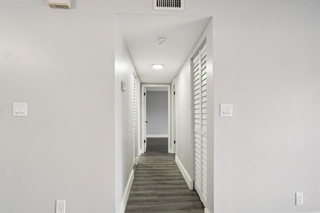 Building Photo - 3210 NW 84th Ave