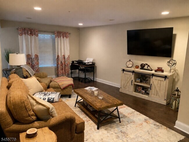 Foto del edificio - 264 Riveredge Dr