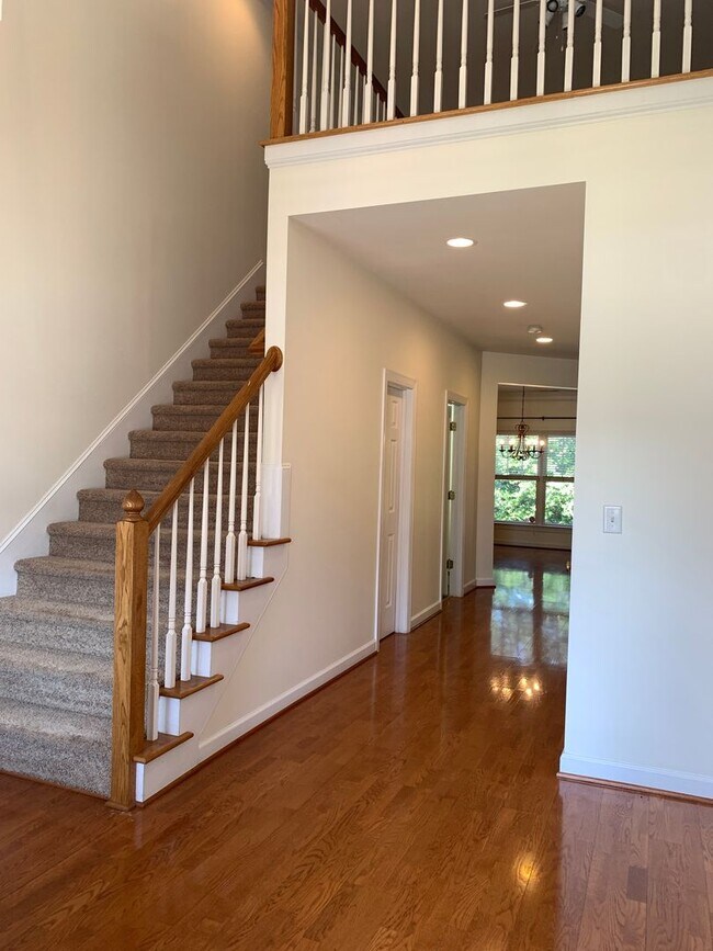 Foto del edificio - Amazingly Spacious 3 Bed/2.5 Bath Townhous...