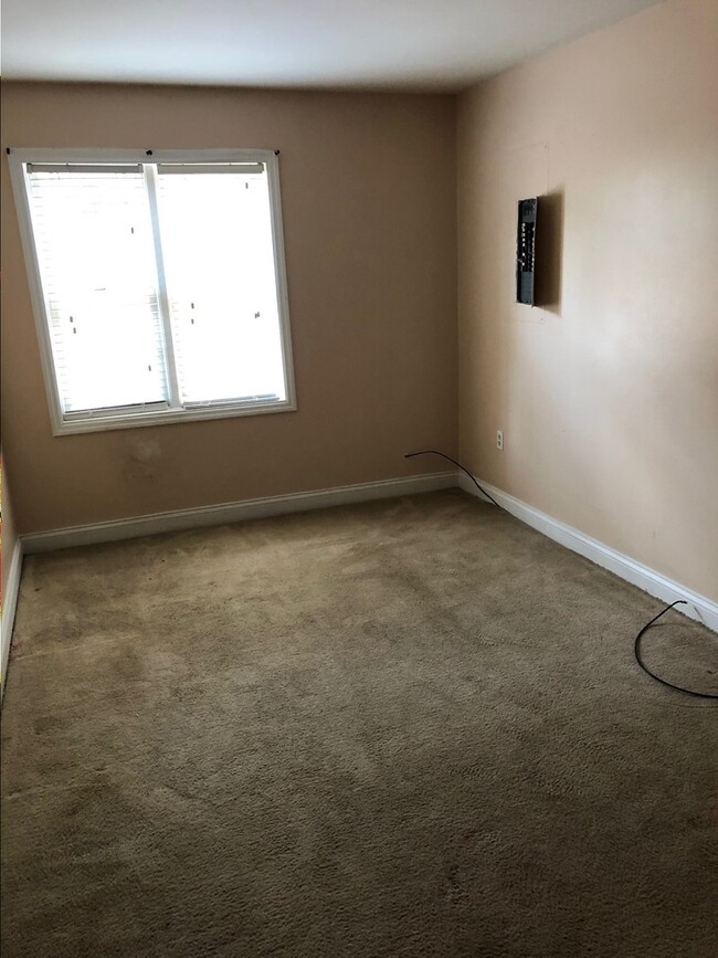 Building Photo - Townhome For Lease!!