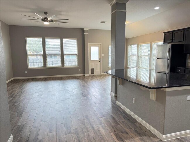 Foto del edificio - 2483 Santa Barbara Loop