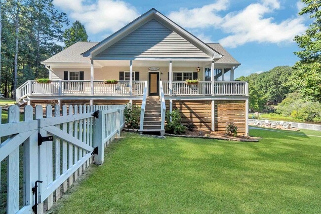 Building Photo - 219 E River Bend Dr