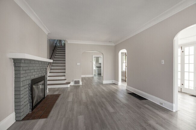 Foto del edificio - 3300 Dellwood Rd