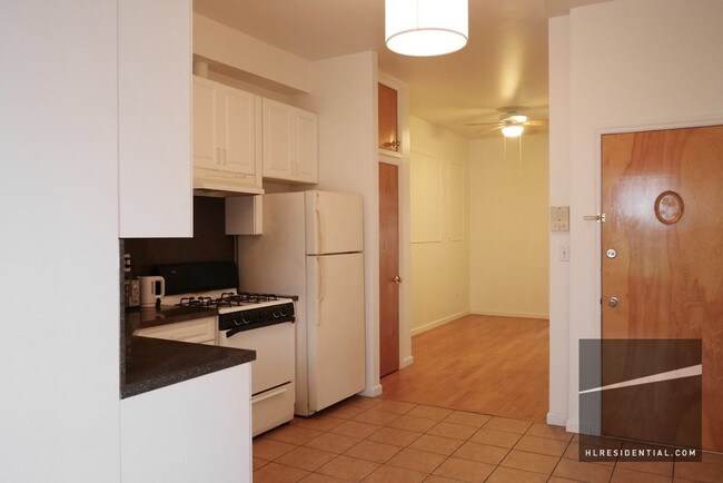 Foto del edificio - 107 Graham Ave