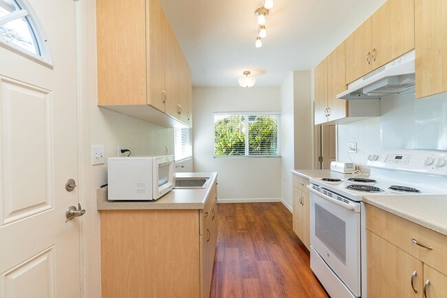 Building Photo - Available Now!  Attached 1-bedroom, 1-bath cottage in Pacific Palisades in Pearl City