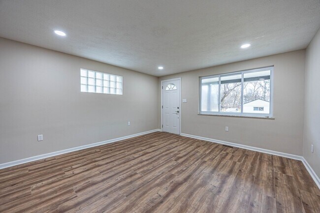 Building Photo - 4 Bed, 2 Bath Home in Morgan, PA AVAILABLE NOW!