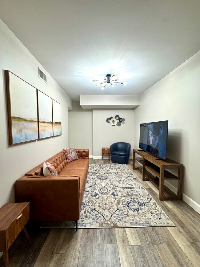 Sala de estar - 1700 Clinch Ave