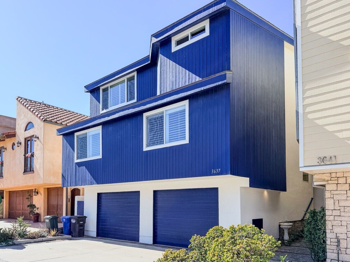 Primary Photo - Stunning Oceanfront 3 Bed 3 Bed | Hollywoo...