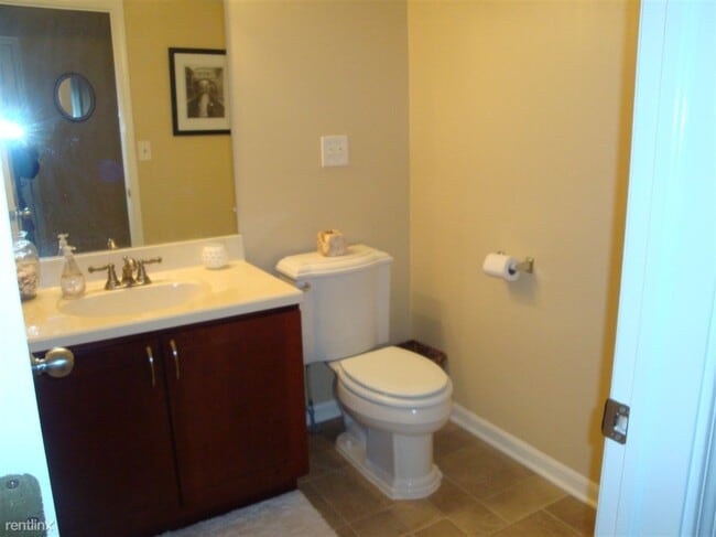 Foto del edificio - 233 Fieldcrest St