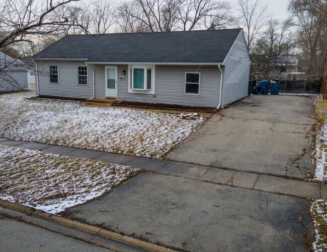 Foto del edificio - Charming 4-Bedroom Ranch in Sauk Village