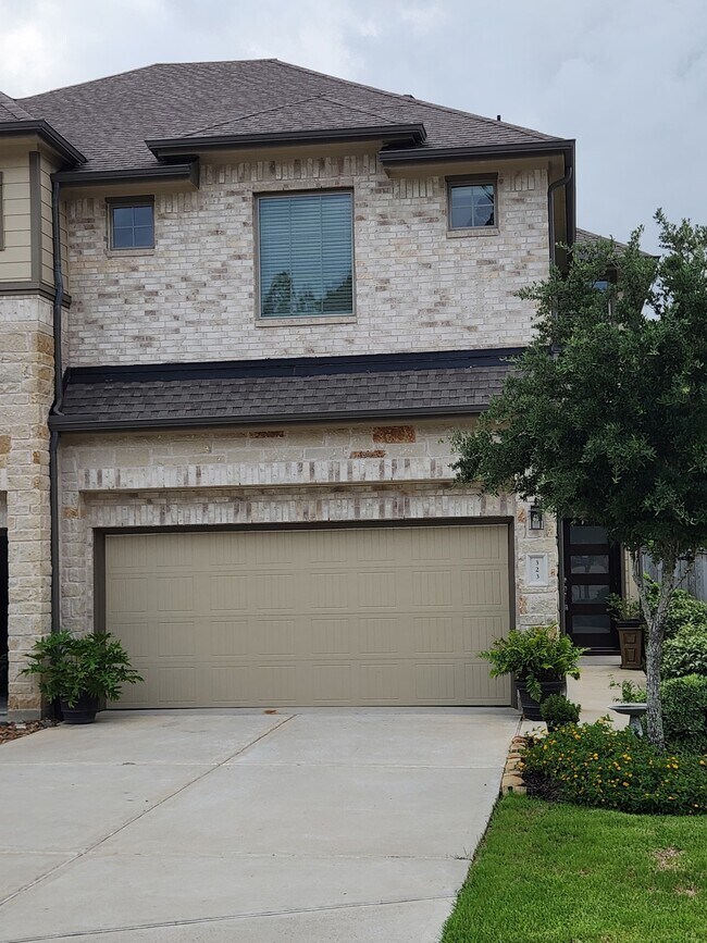 Foto del edificio - 323 N Spotted Fern Dr