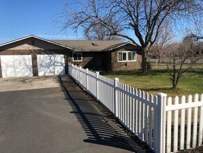 Building Photo - 2705 S 79th Ave