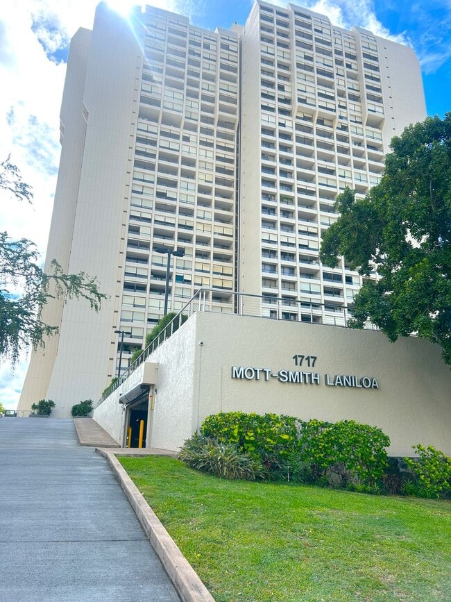 Building Photo - 1717 Mott Smith Dr
