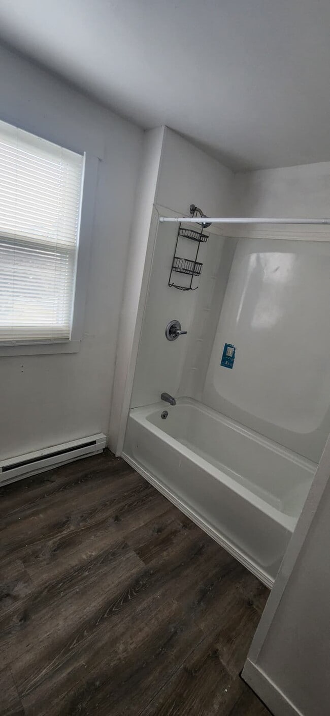 Building Photo - 197 Roosevelt St