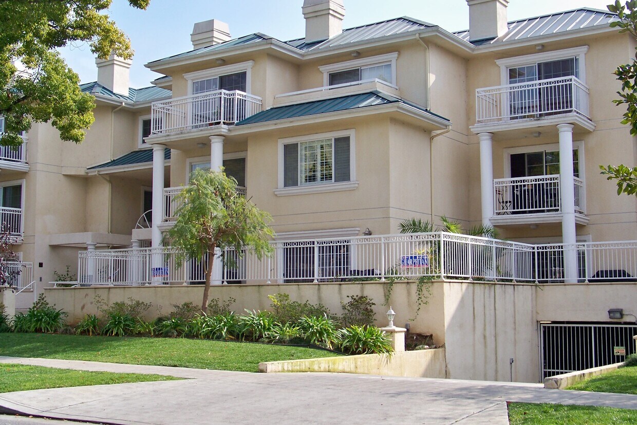 530 W Stocker St Unit 206, Glendale, CA 91202 Condo for Rent in