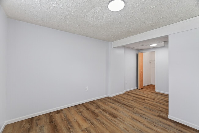 Building Photo - 471 Easy St