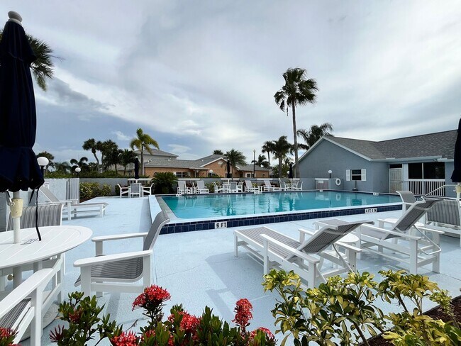 Foto del edificio - MALIBU VILLAS 3/2 WITH PRIVATE COURTYARD