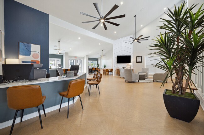 Foto del edificio - Elevate at Huebner Grove