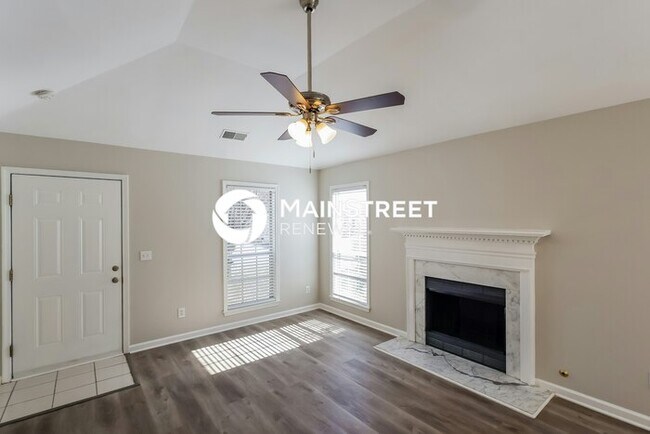Foto del edificio - 3 Bedroom Pet-Friendly Home in PELHAM, AL ...