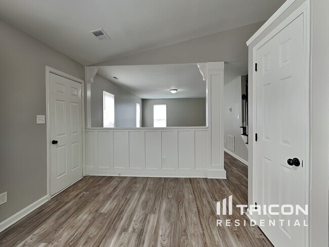 Building Photo - 104 N Tanninger Rd