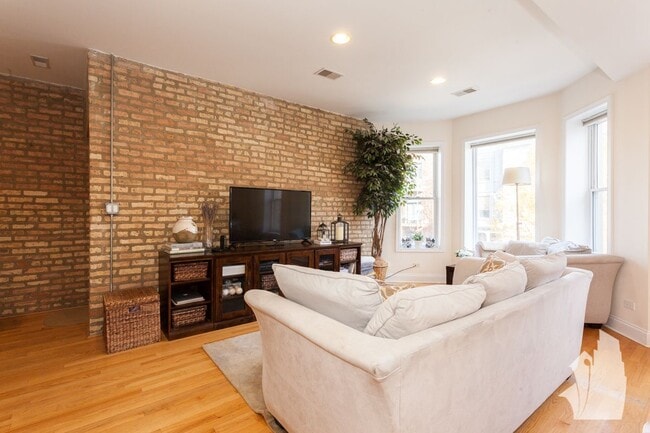 Foto del edificio - 3750 N Wilton Ave