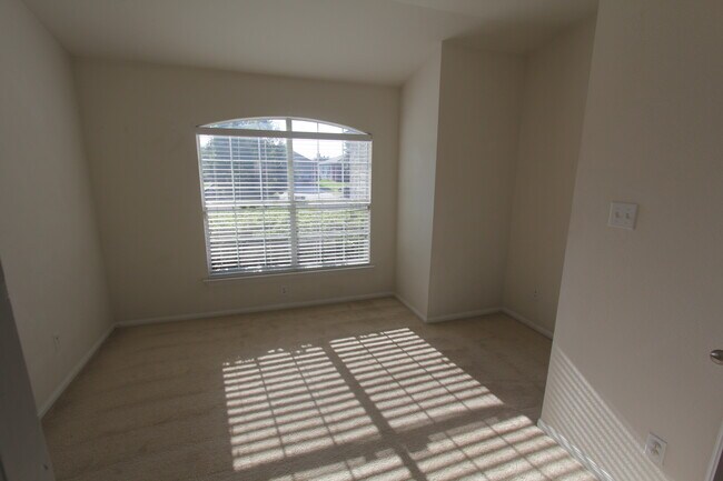 Flex Space/Office - 6204 Griffith Loop