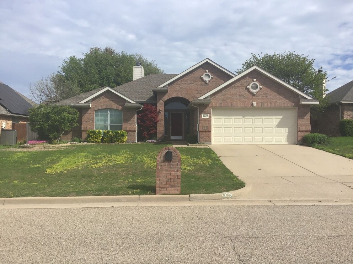 Primary Photo - Coming Soon!!! 4/2/2 with Fireplace!