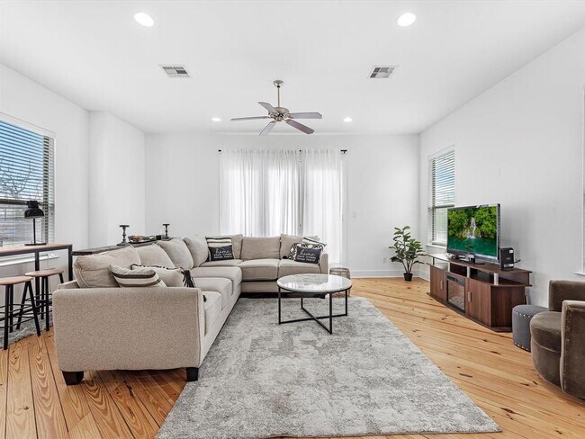 Foto del edificio - 3417 Gillespie St