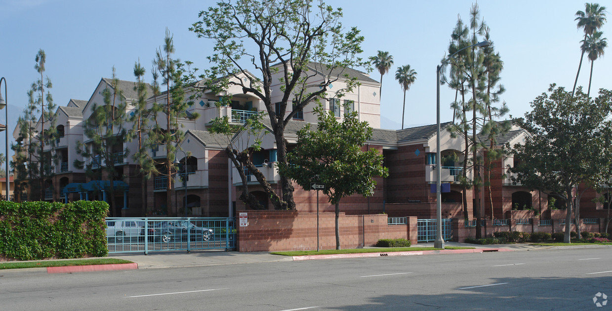 Building Photo - Silvercrest Residence Pasadena